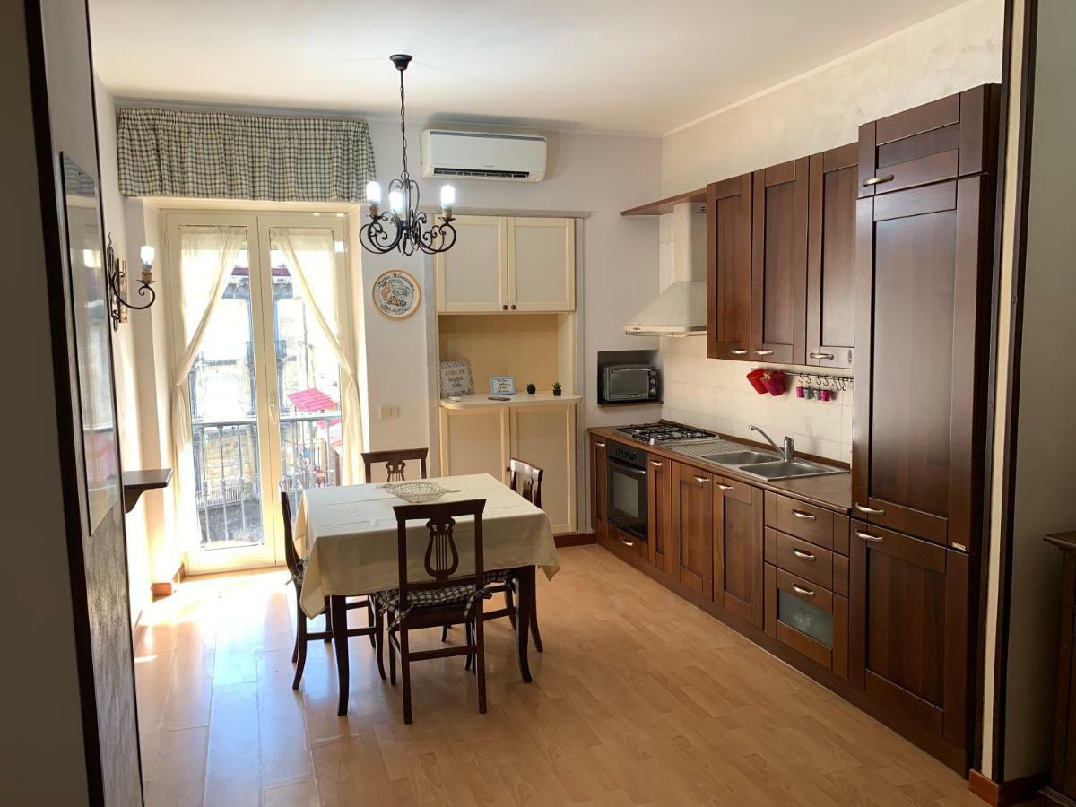 Di Sarno'S Guest House Appartamento Napoli Eksteriør billede